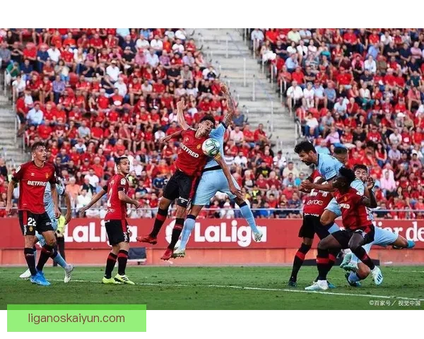 英超新闻头条持续更新，备受关注球队表现稳健分析