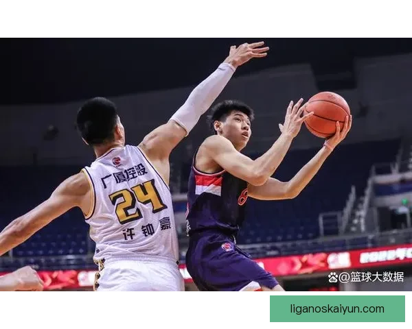 广州队青年队新星表现稳健,备受球迷期待与关注 广州队青年队新星表现稳健,备受球迷期待与关注